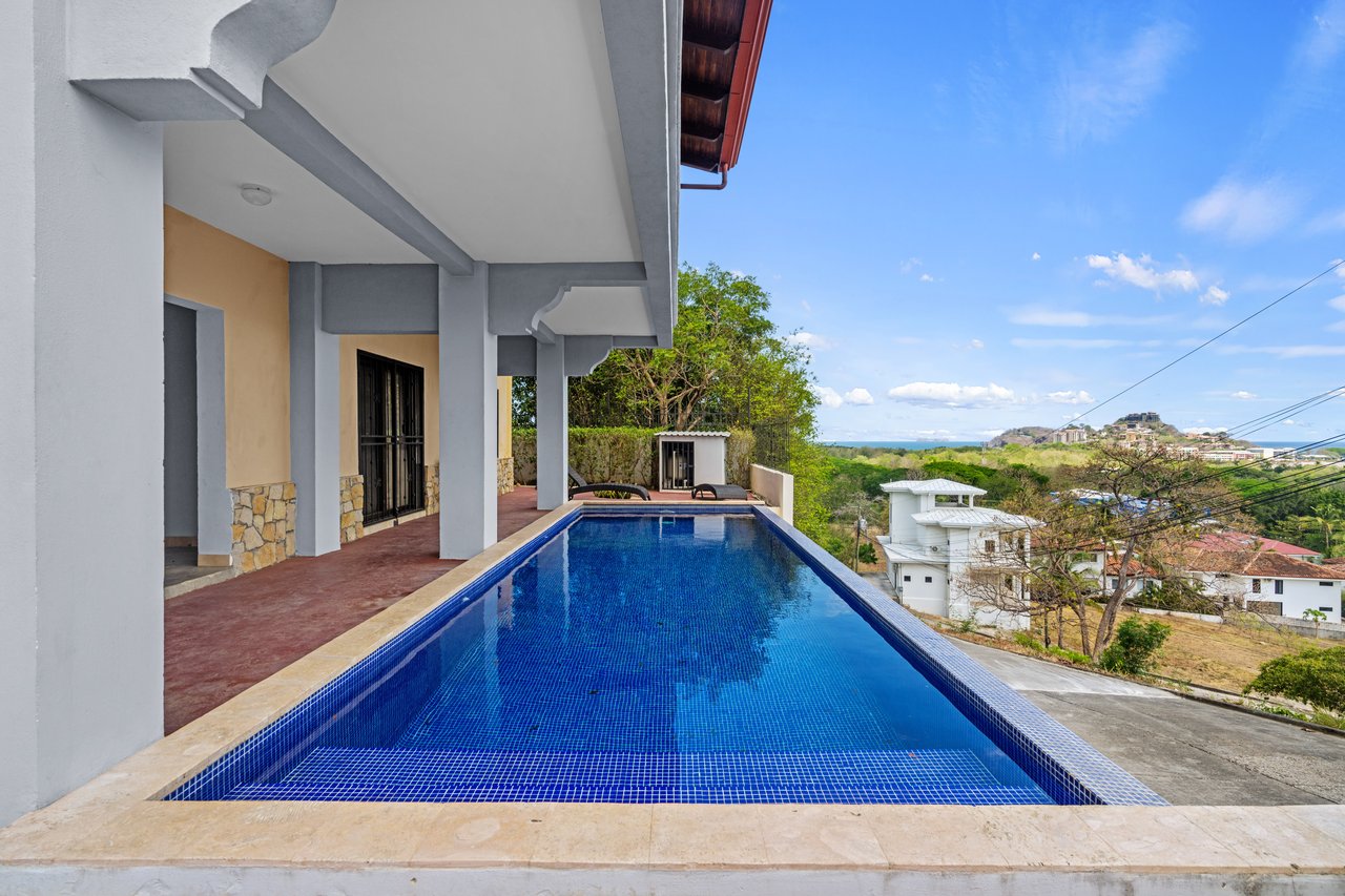 Casa Omega | Ocean View Apartment Complex in Altos de Flamingo