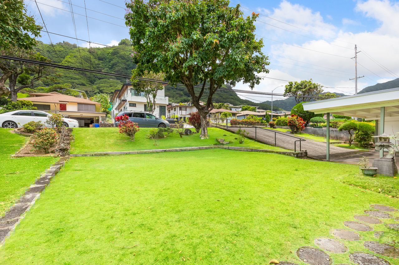 3313 Manoa Road