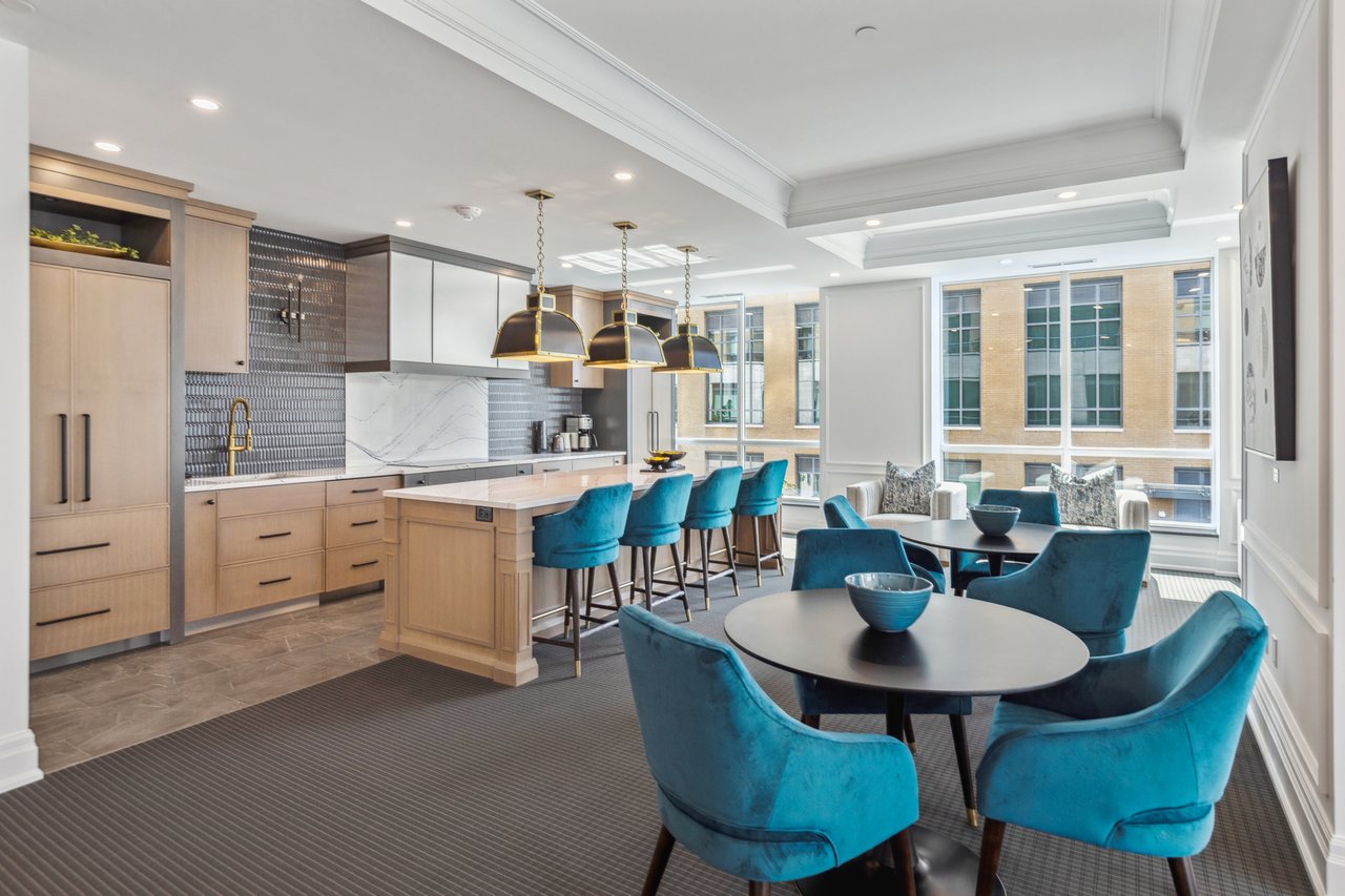 2060 Lakeshore Road 1802