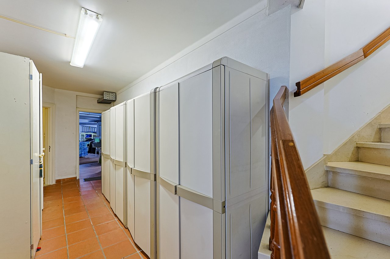 Spacious 8+2-Bedroom Villa with Pool for Rent in Cascais
