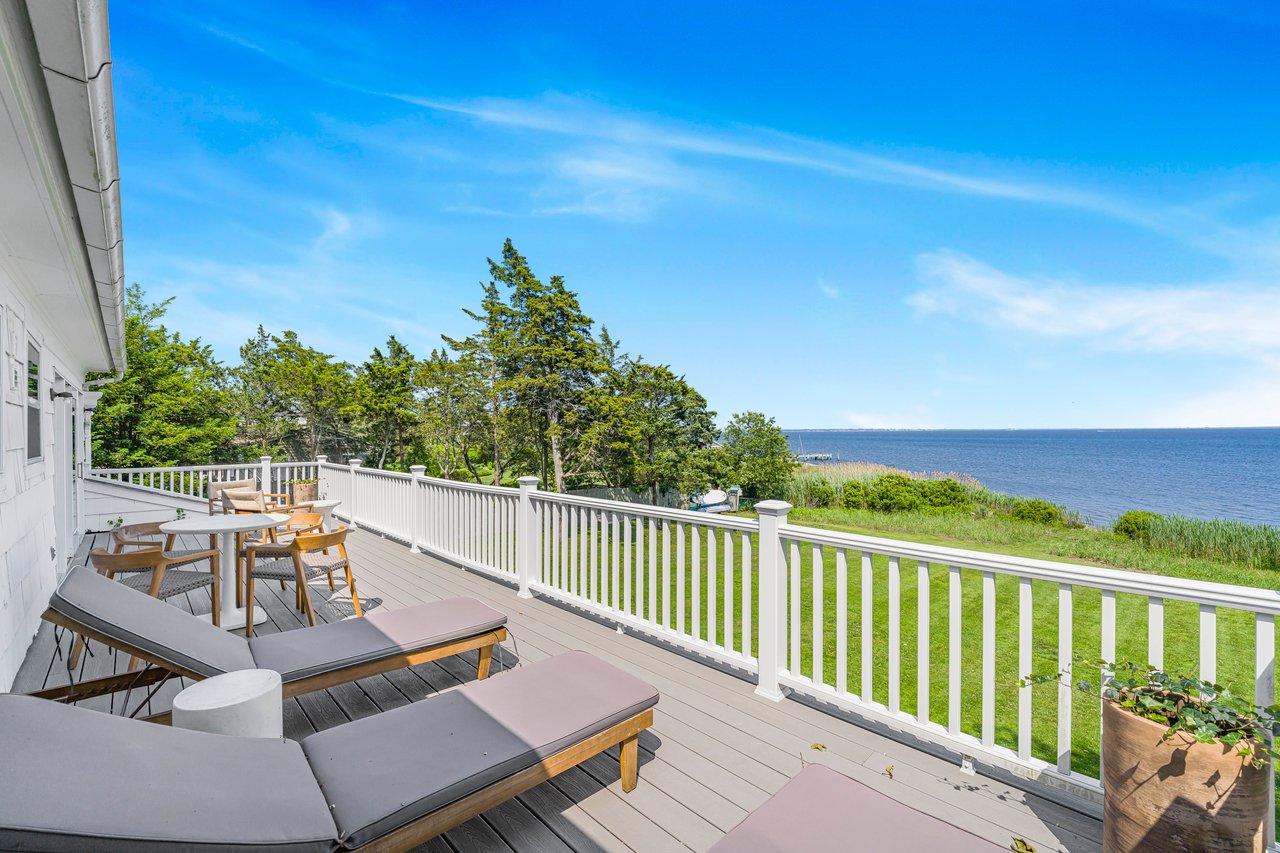 AN ELEGANT WATERFRONT ESCAPE