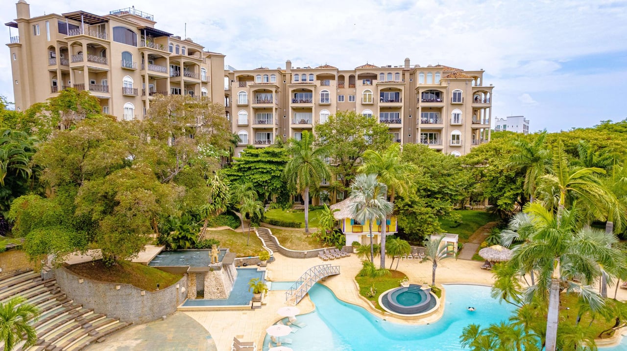 Condominio Cenizaro & Matapalo