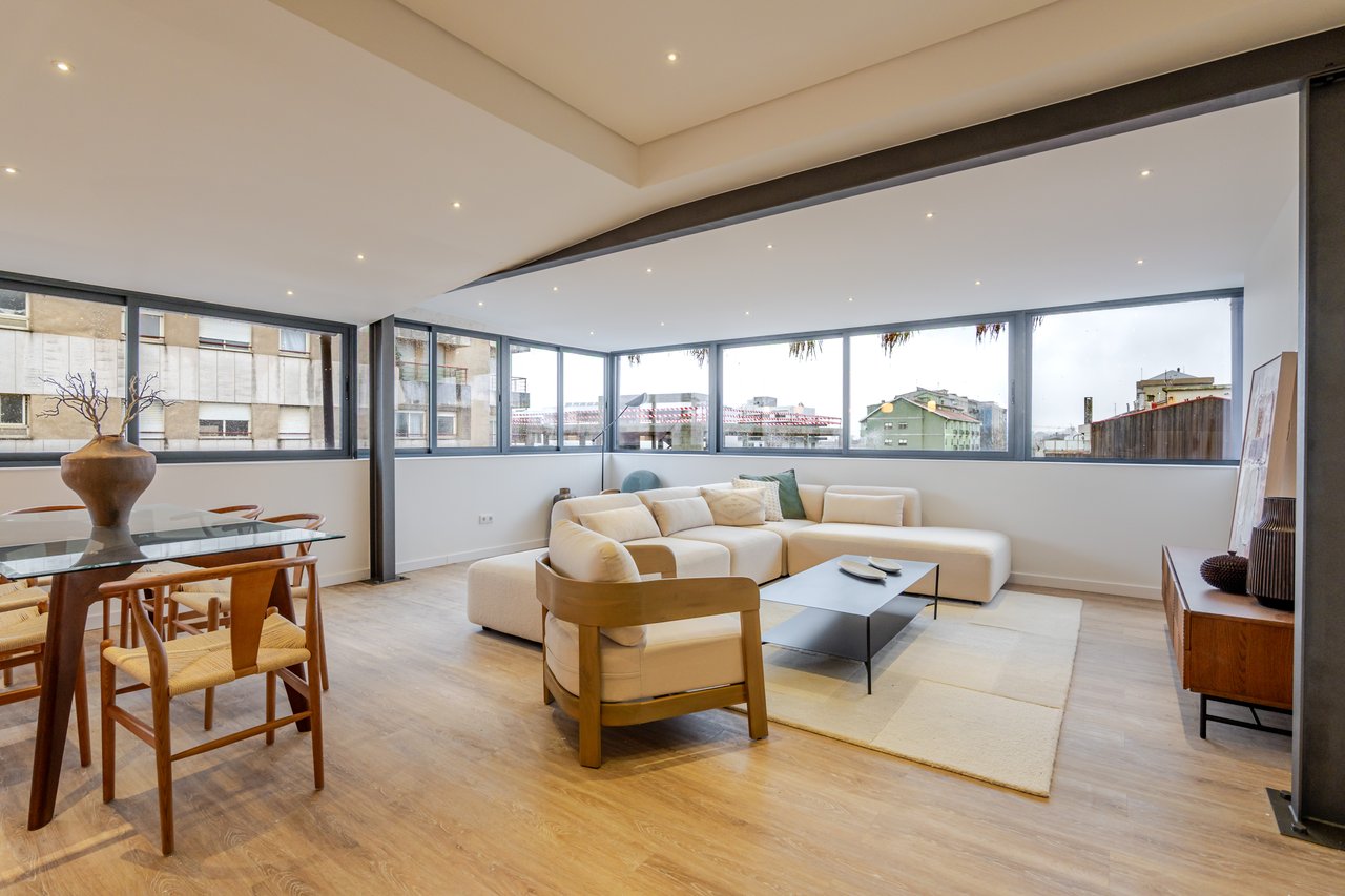 Renovated 3-Bedroom Apartment with 2 Bathrooms and Lift in Bonfim, Porto