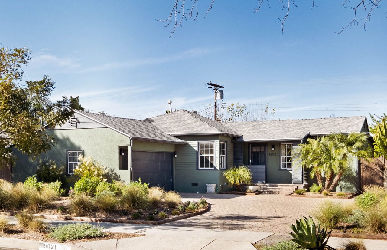 Effortless California Living in This Tarzana Ranch