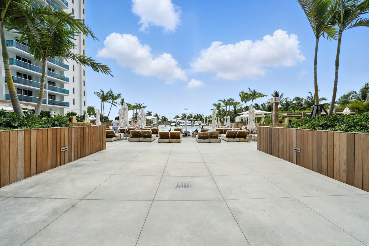 2301 Collins Ave #318  