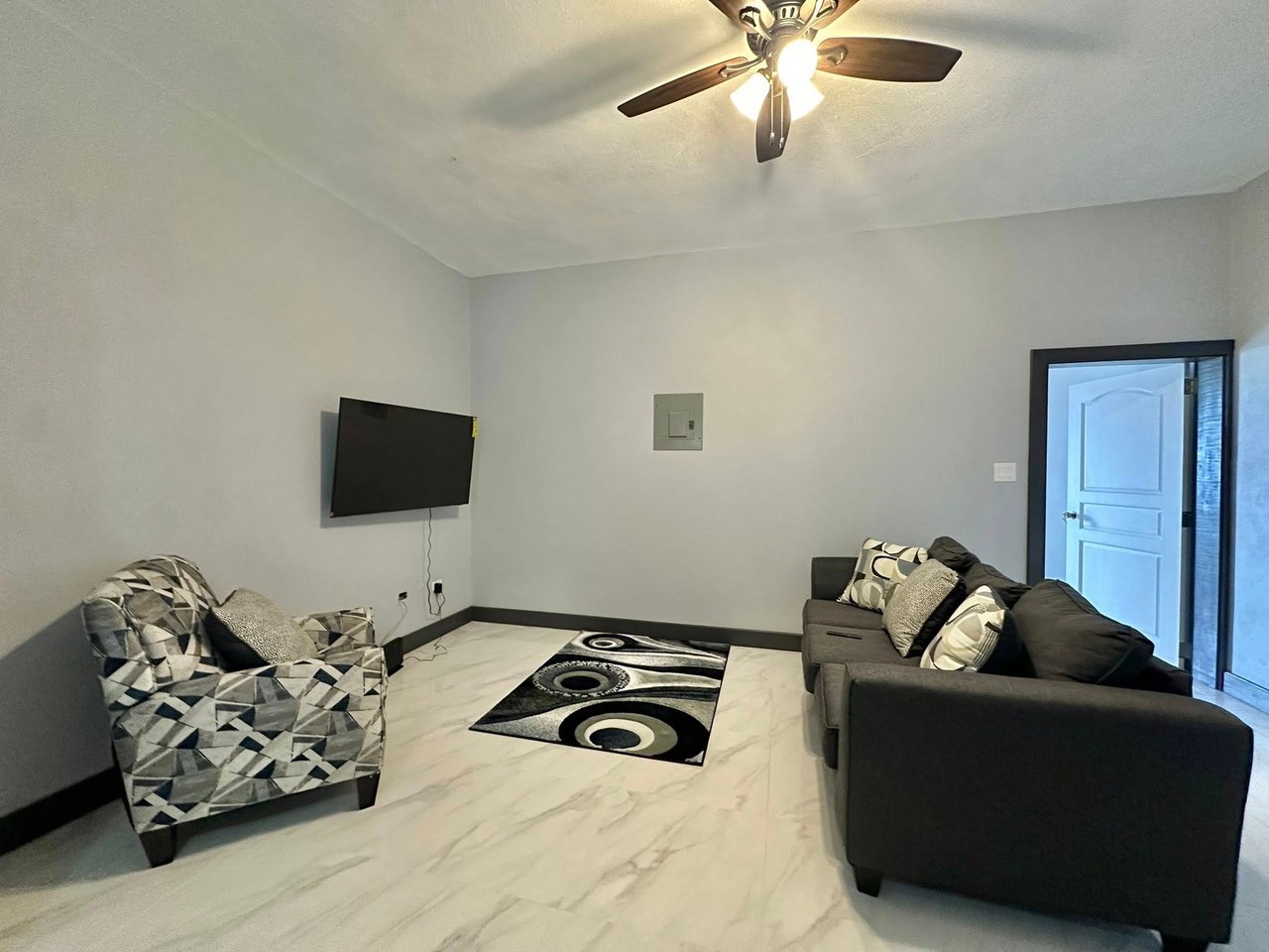 1048 Meyers Estate 1 Bedroom Apartment