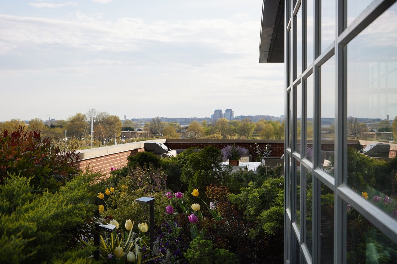 45 Sutton Square SW #306
