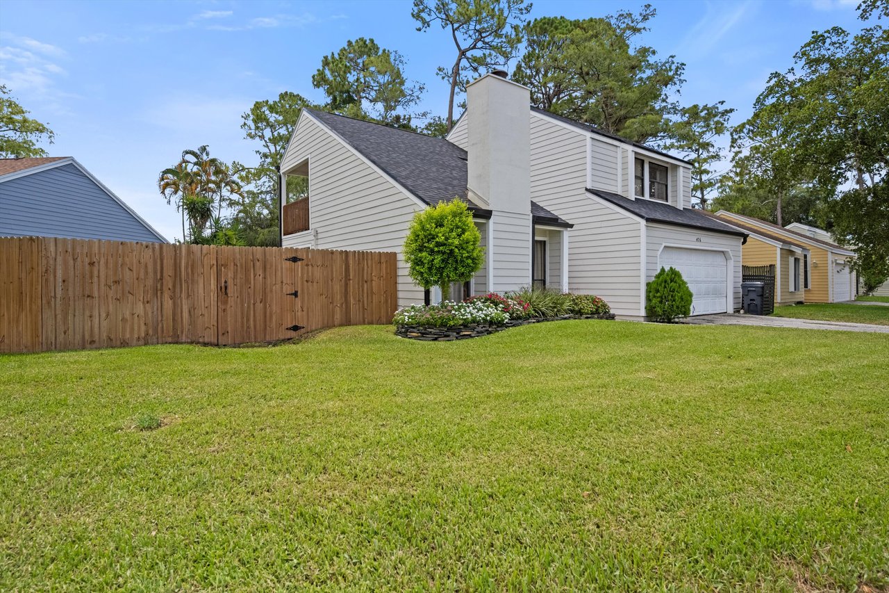 476 Goldenwood Way