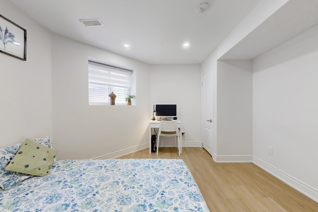 851 Clemens Crescent