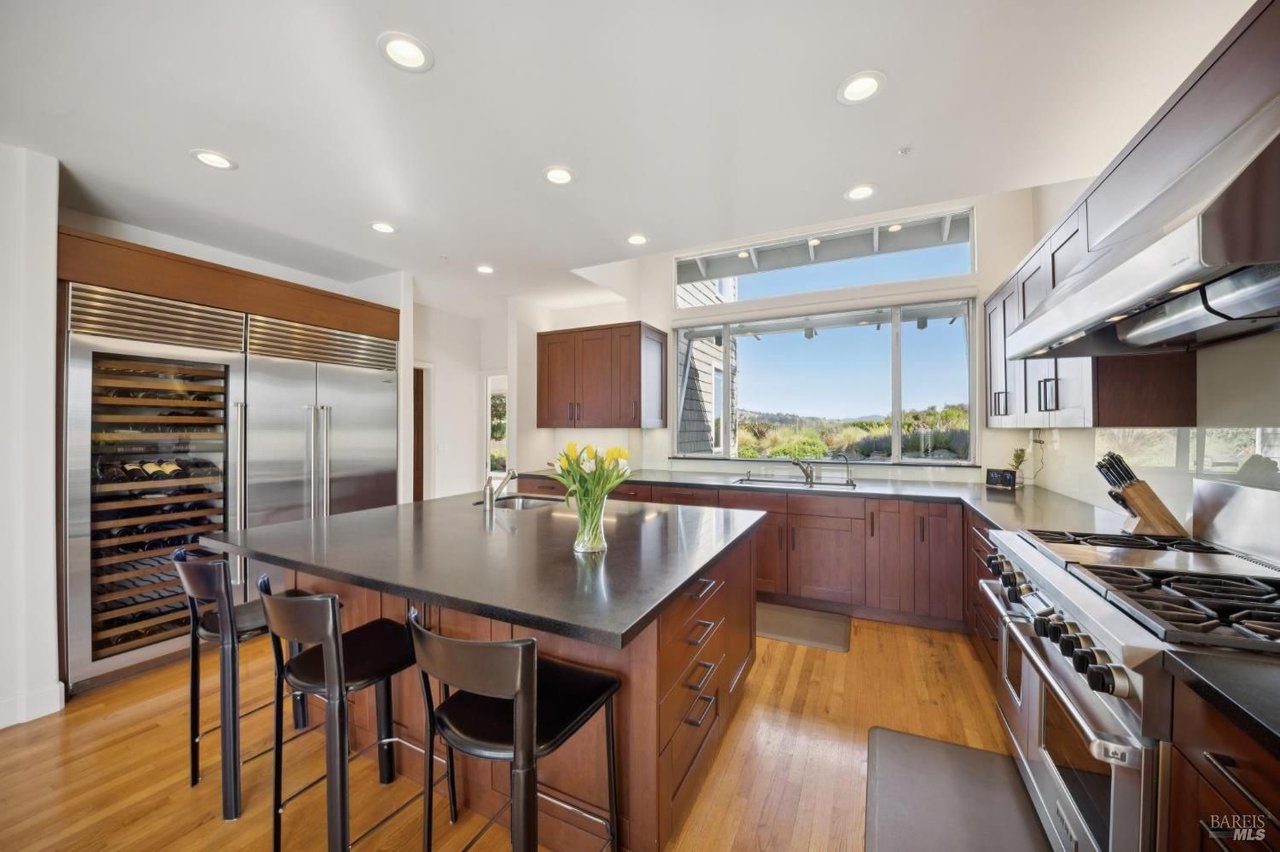 2 Cecilia Ct
