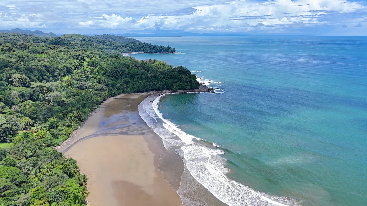 ELAN GROUND FLOOR 2 BEDROOM CONDO WITH BEACH ACCESS. UNIT 4E