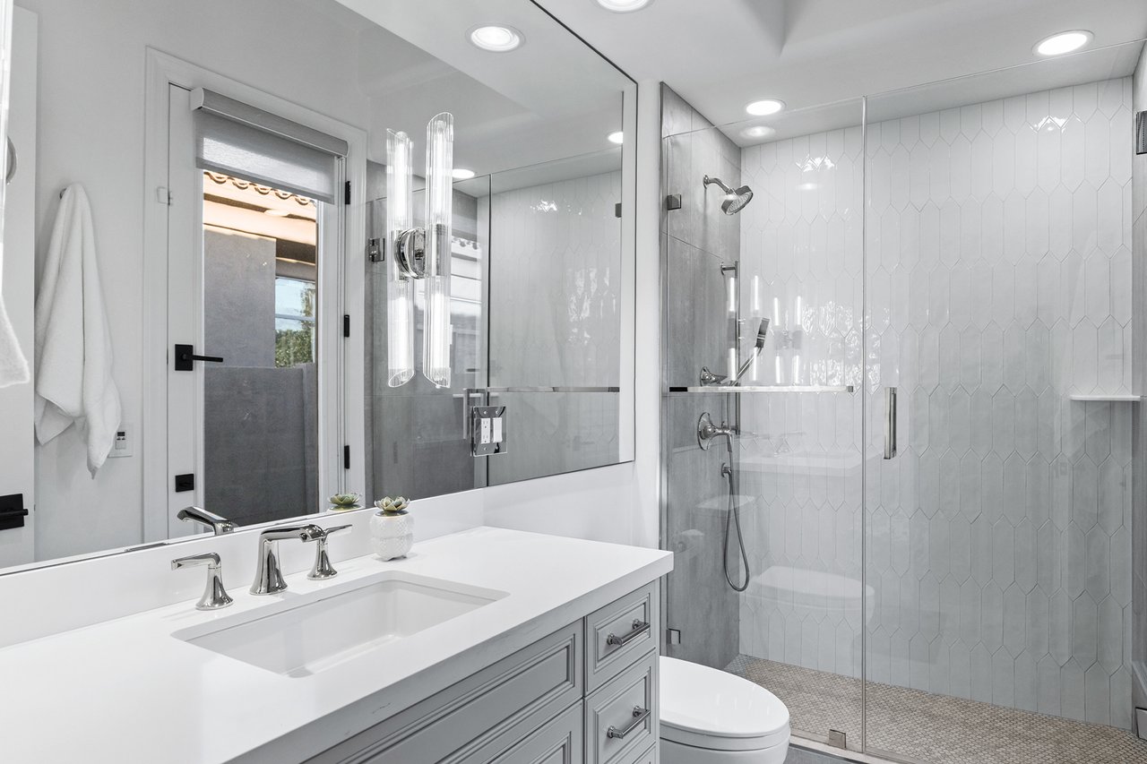 8832 E WETHERSFIELD Road