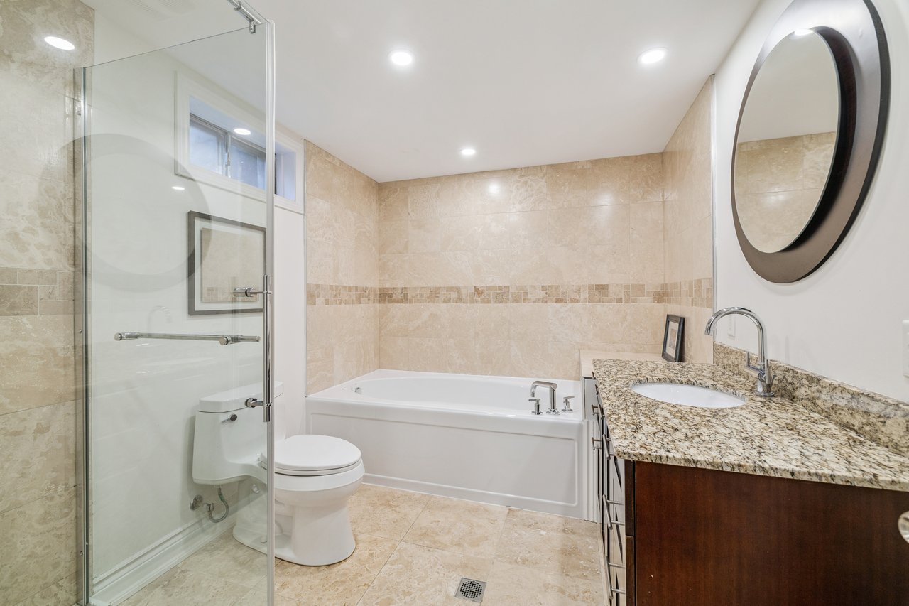 Impressive Home on Ravine Lot in Glen Abbey