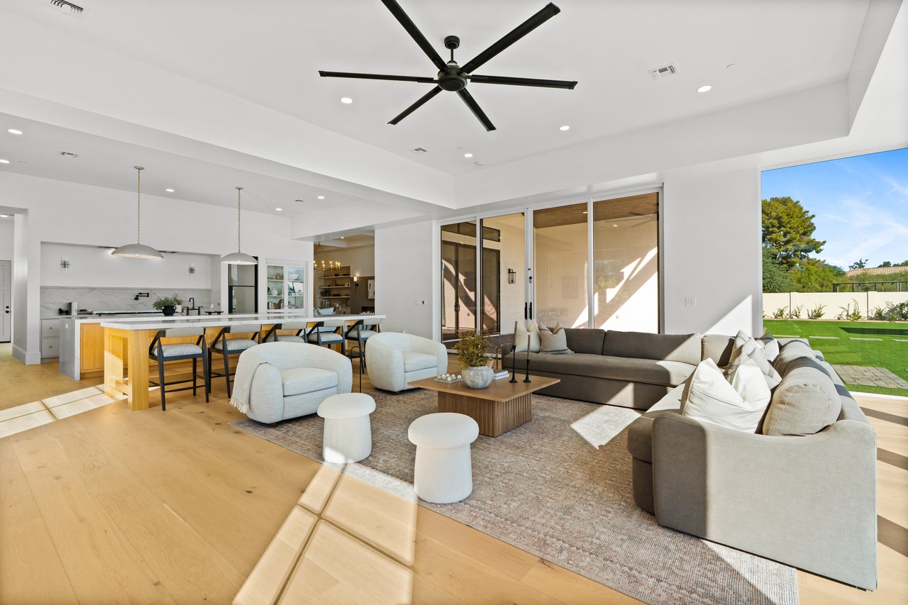 10809 North 82nd Place