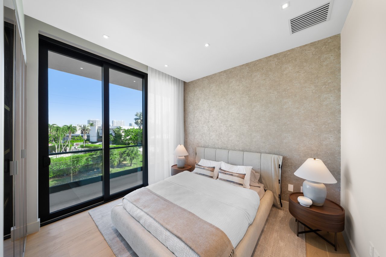 2950 NE 164th Street