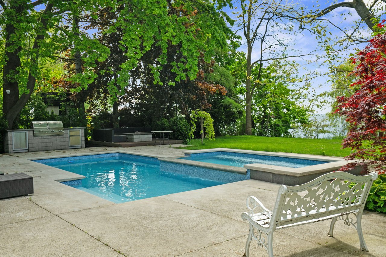 Unmatched Beauty Of Lakeside Living