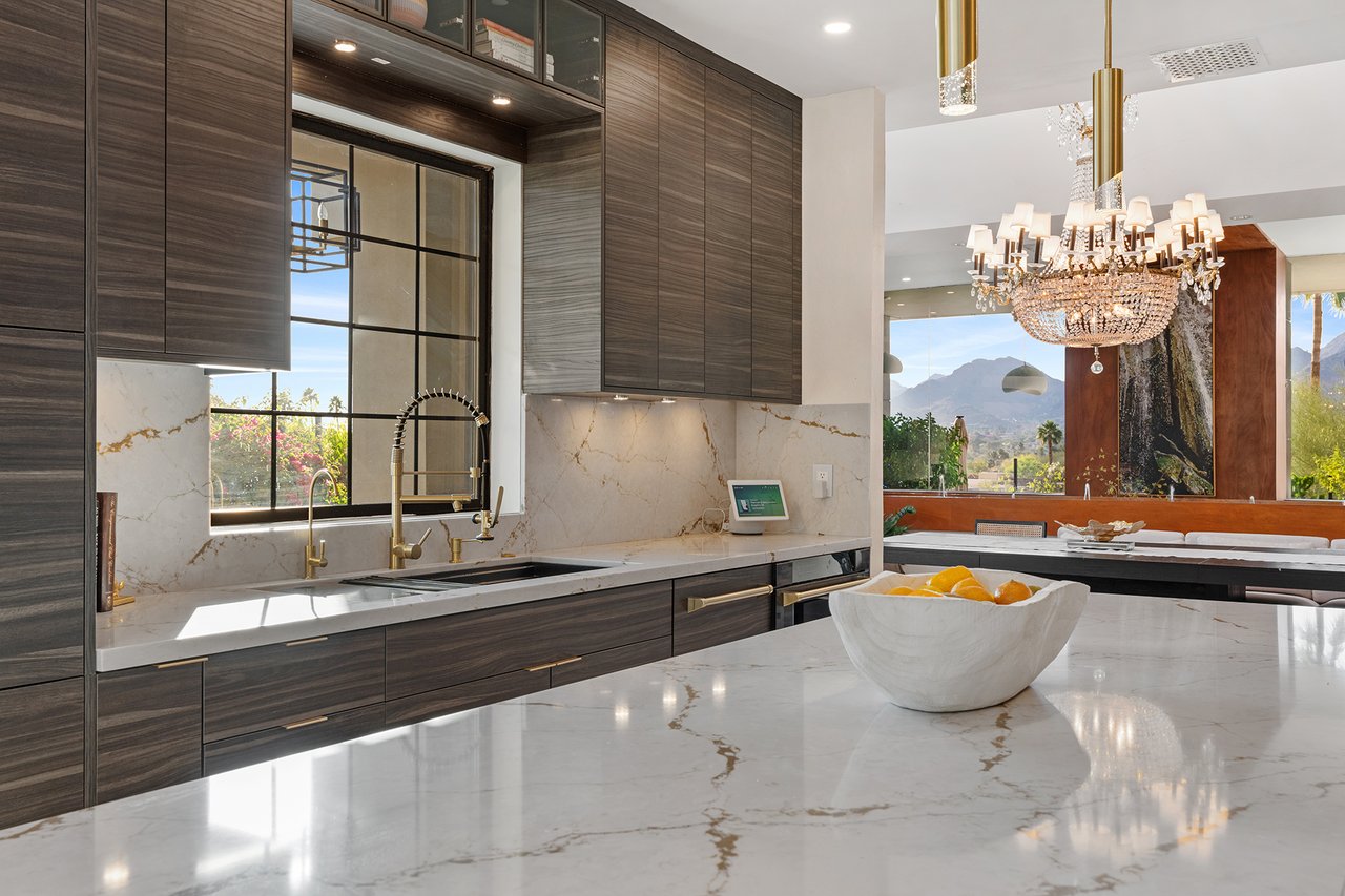 5905 N ECHO CANYON Lane