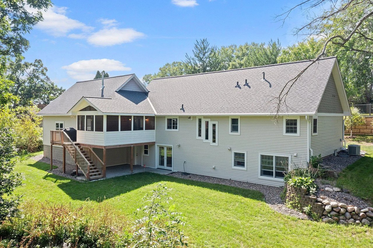 Updated Rambler in the Heart of Minnetonka