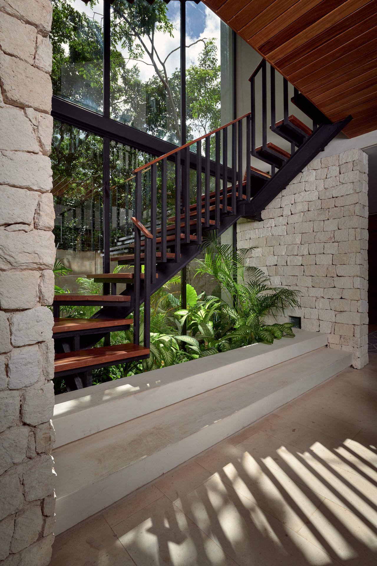 Casa Thomas | 3BR Jungle Villa with Rooftop Pool