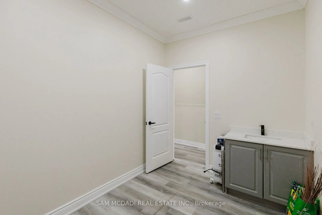 Single Office - 728 Main St E