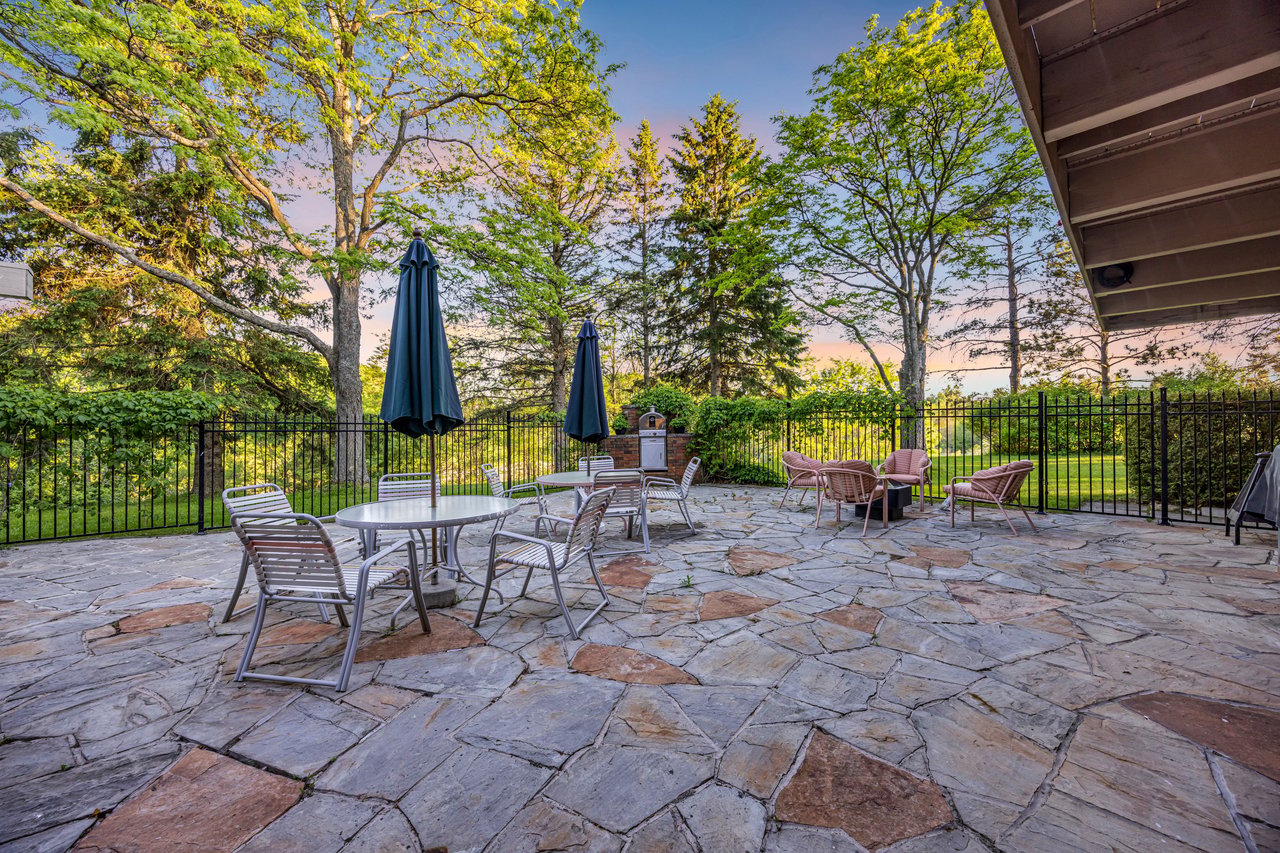 2360 8 Side Road, Burlington
