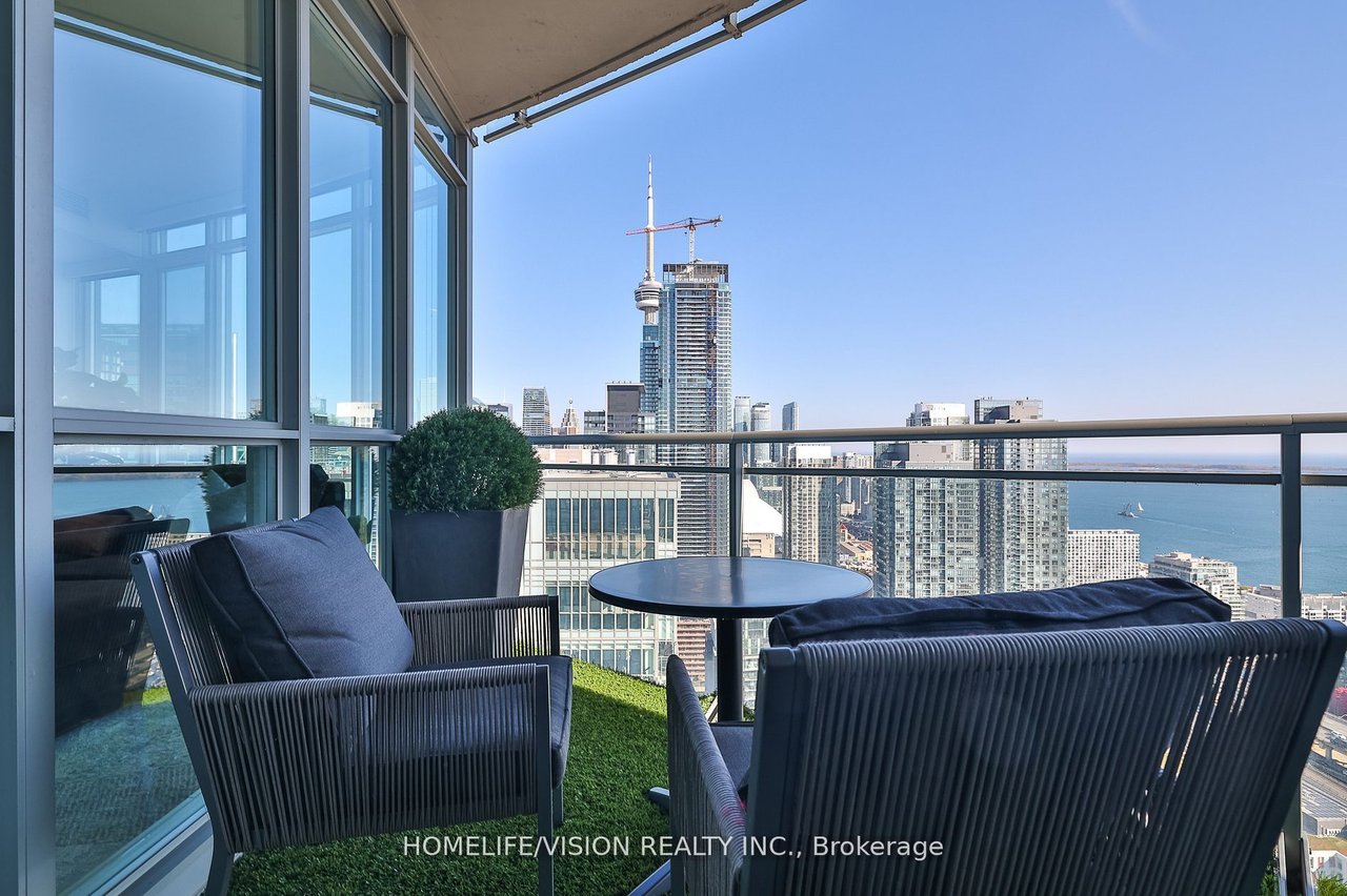 WATERFRONT LUXURY 