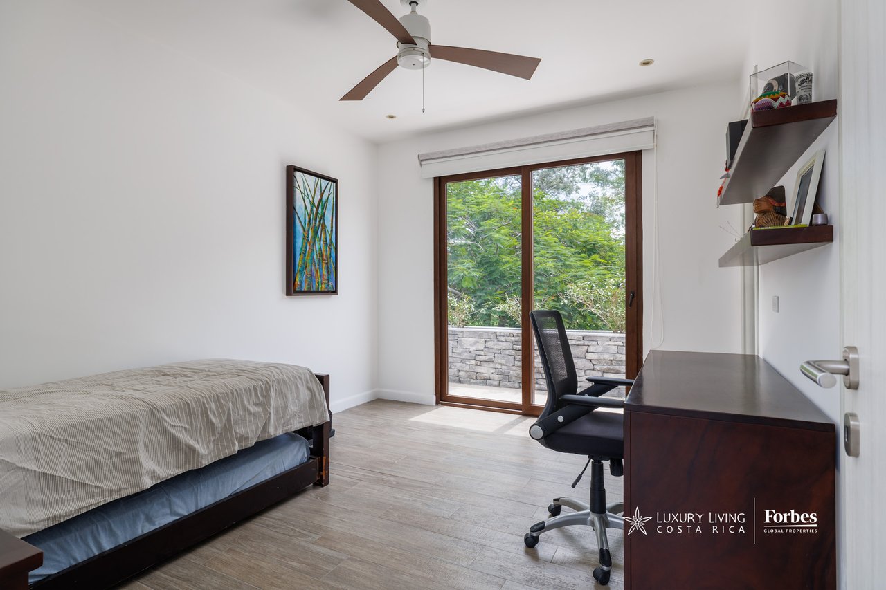 21465 - Modern 6 bedroom house with pool, garden and terrace front golf course