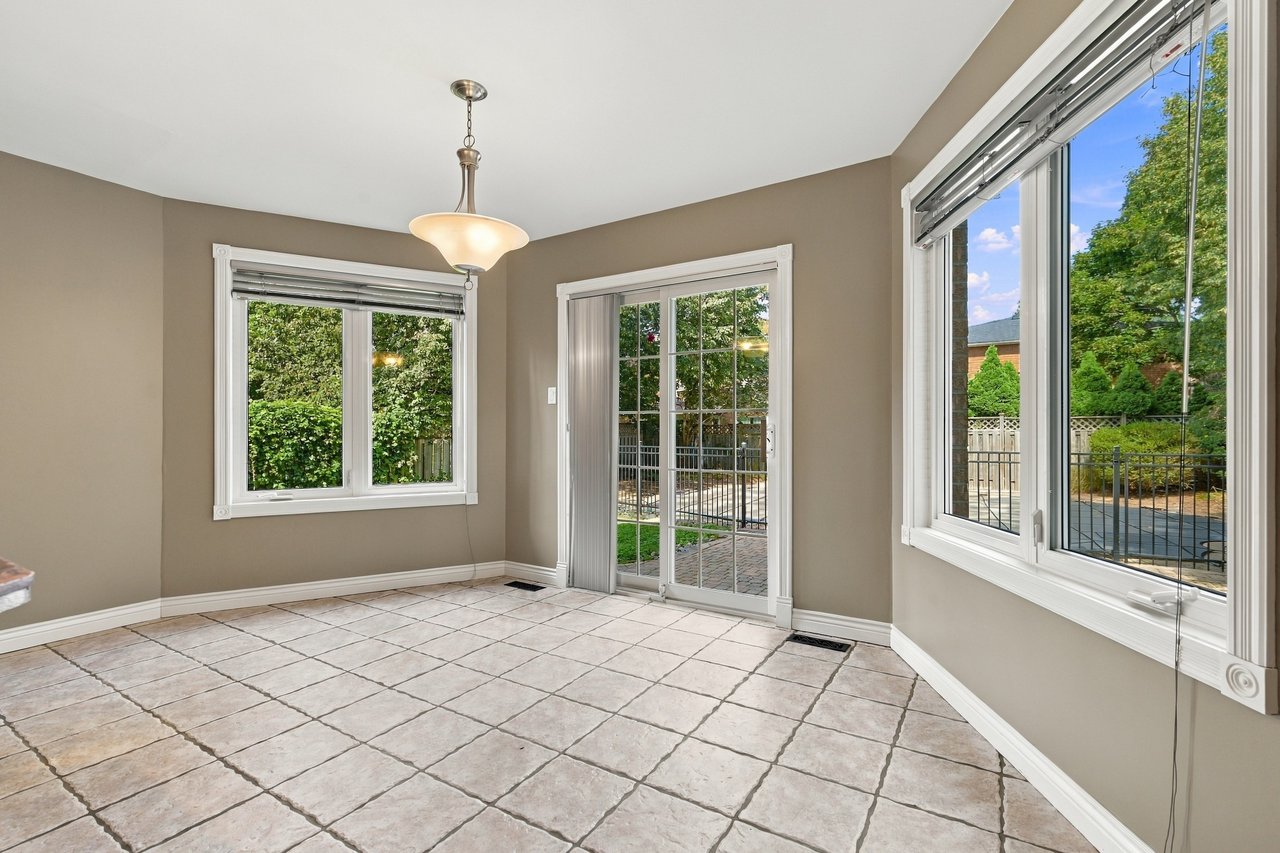Executive home in Oakville's prestigious Glen Abbey community