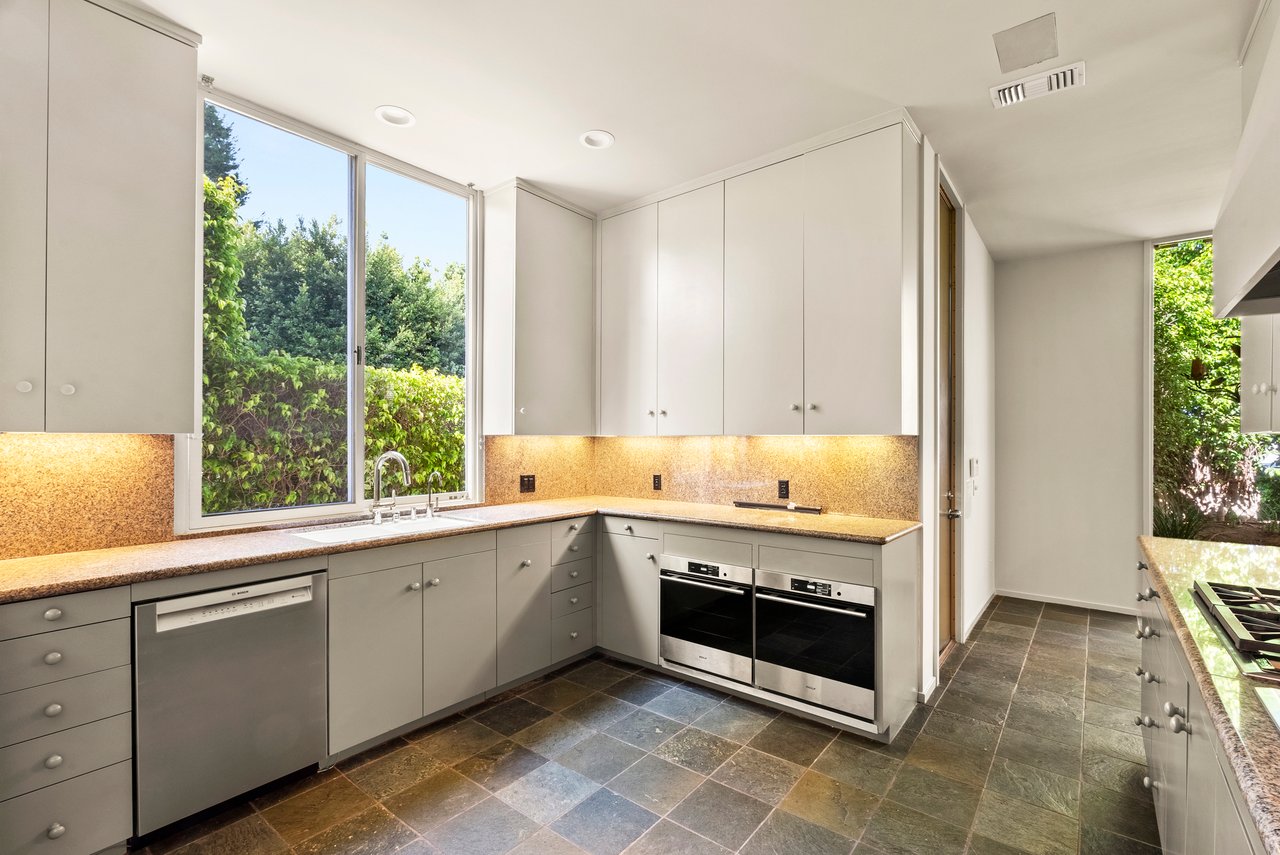 9032 Thrasher Ave, sunset strip