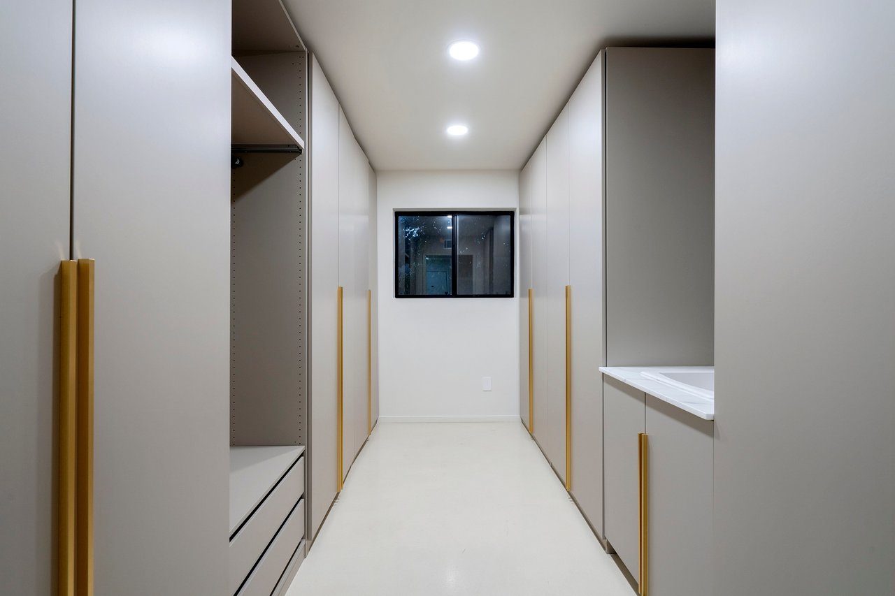 1005 W Emerine Drive