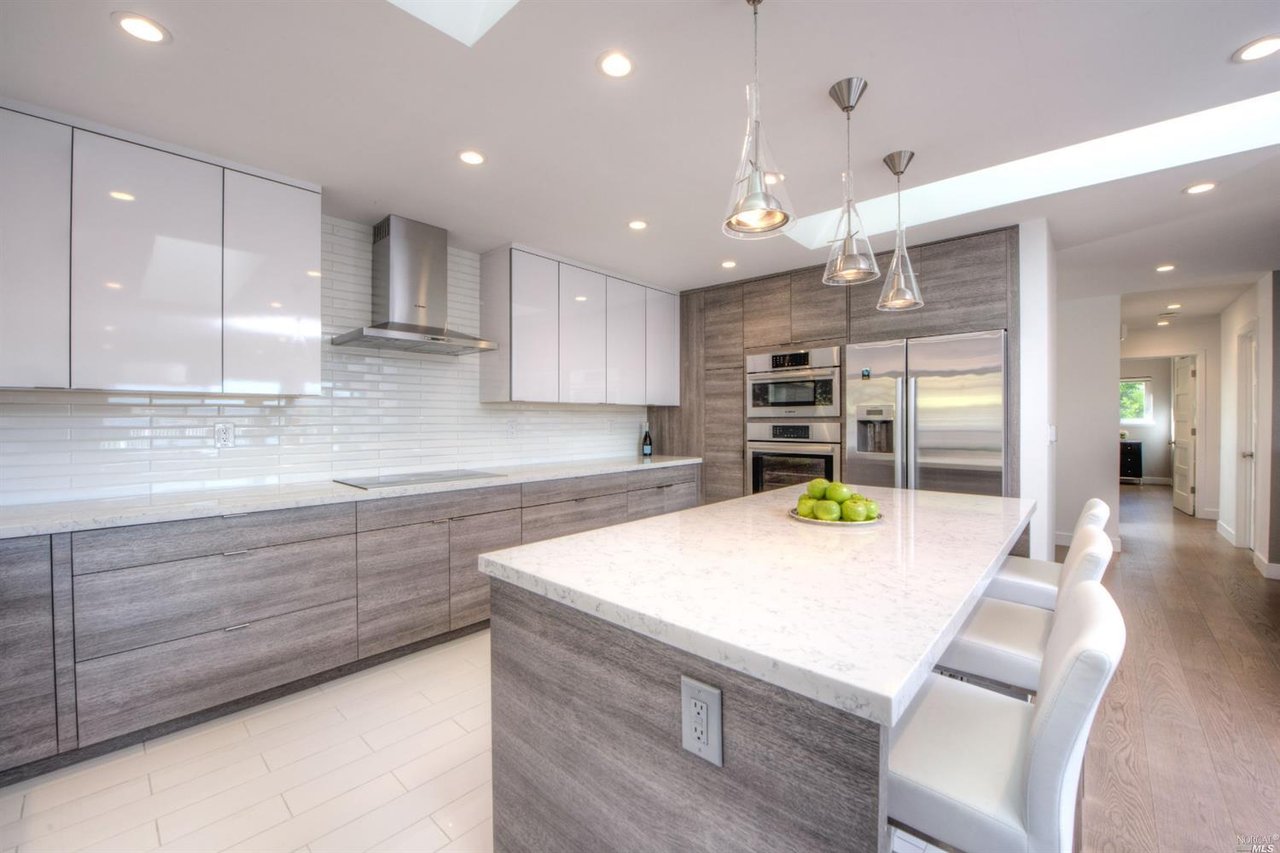 13 Constitution Dr