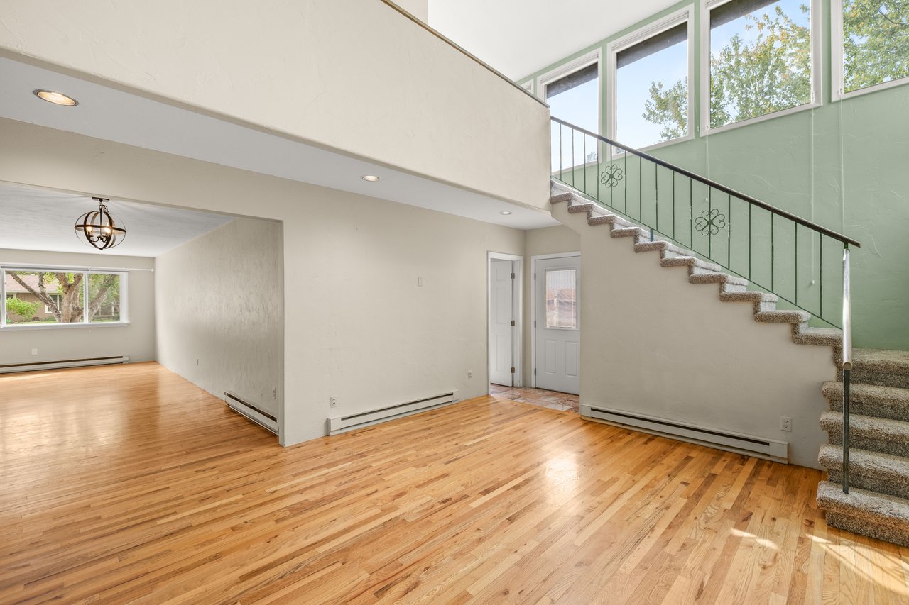 Spacious Mid-Valley Residence Near Crown Mountain Park