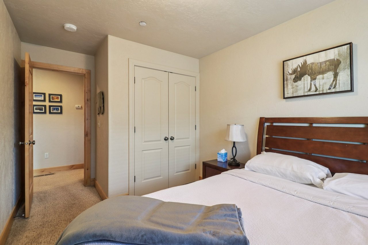 6010 N Fox Pointe