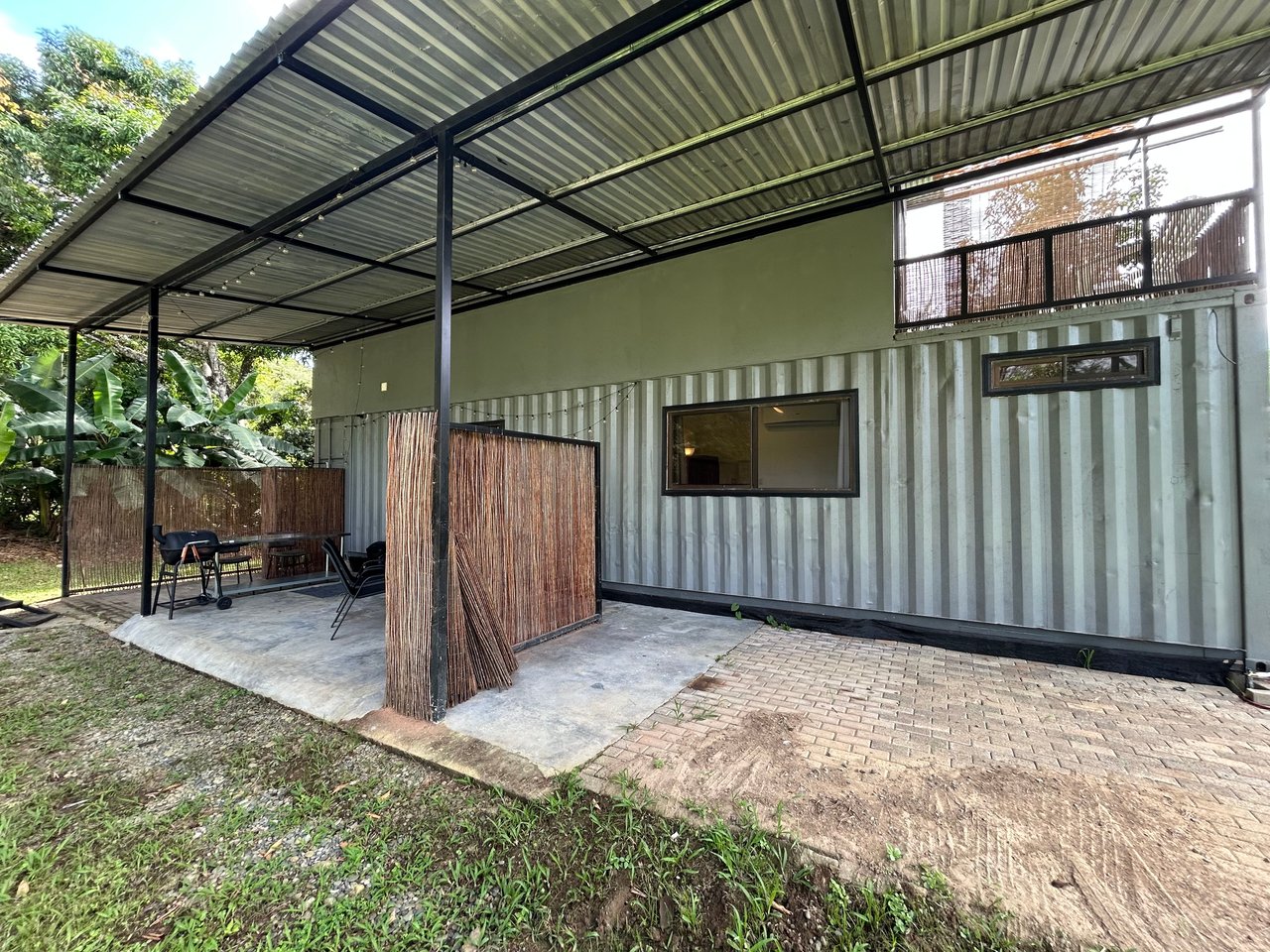 Hatillo Breeze, 2 Bedroom Home on 1,311m2 of usable land and year round creek!