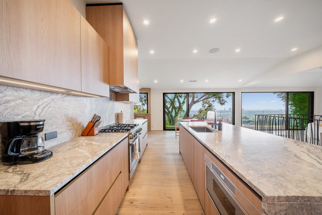 Hollywood Haven ⛰️