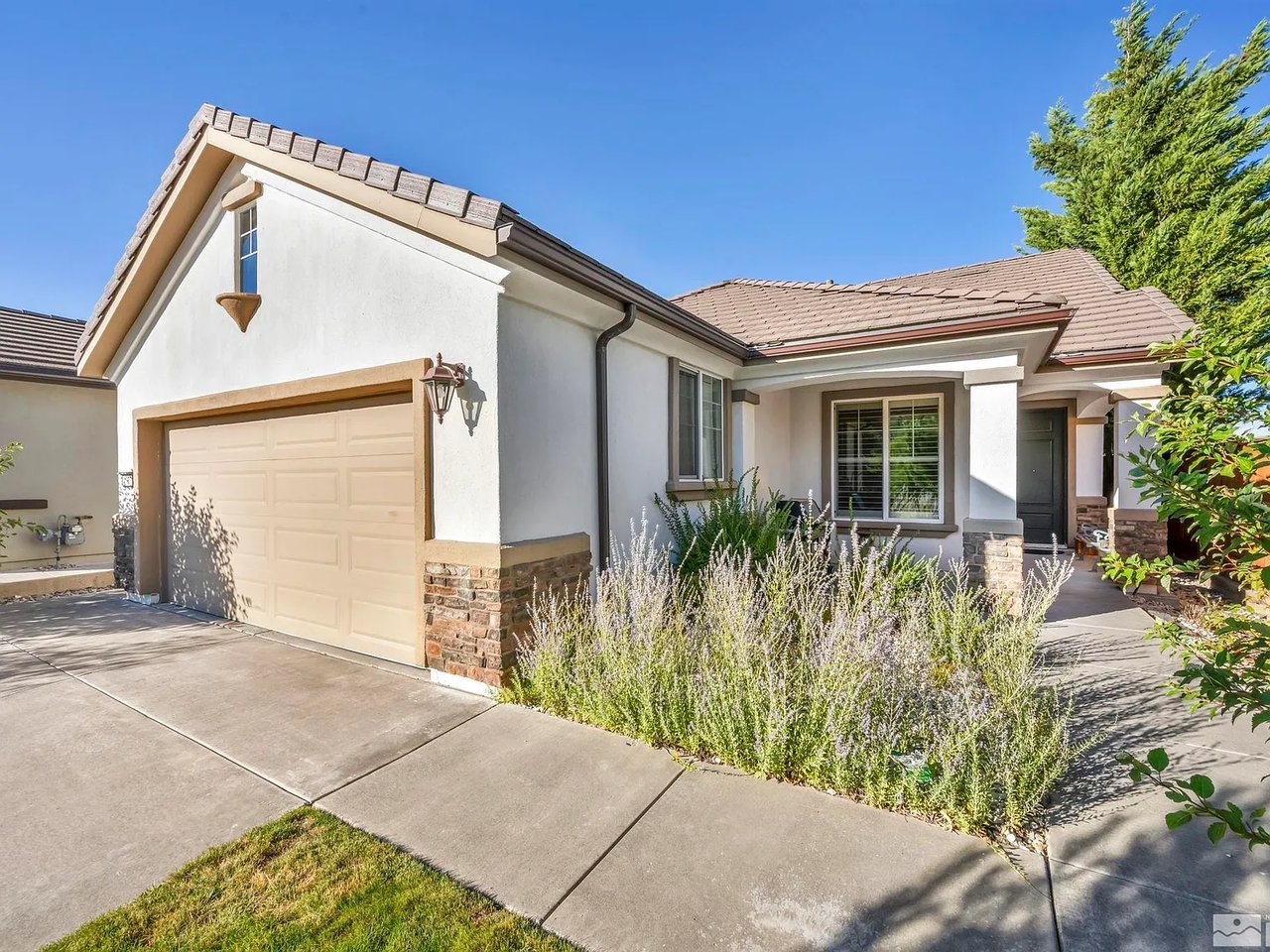 1360 Hidden River Way