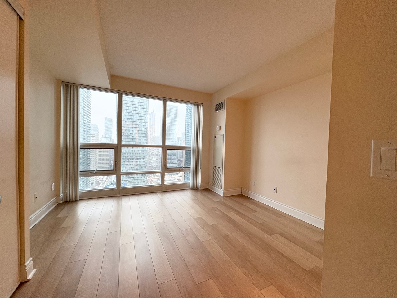 763 Bay St Unit: 3413
