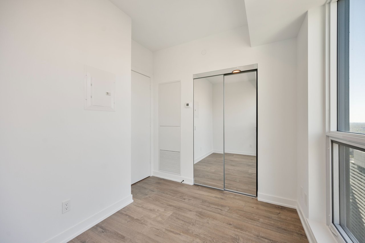 327 King Street W Unit: 4605