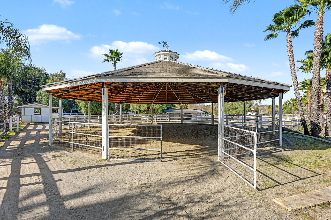 40801 Avenida La Cresta