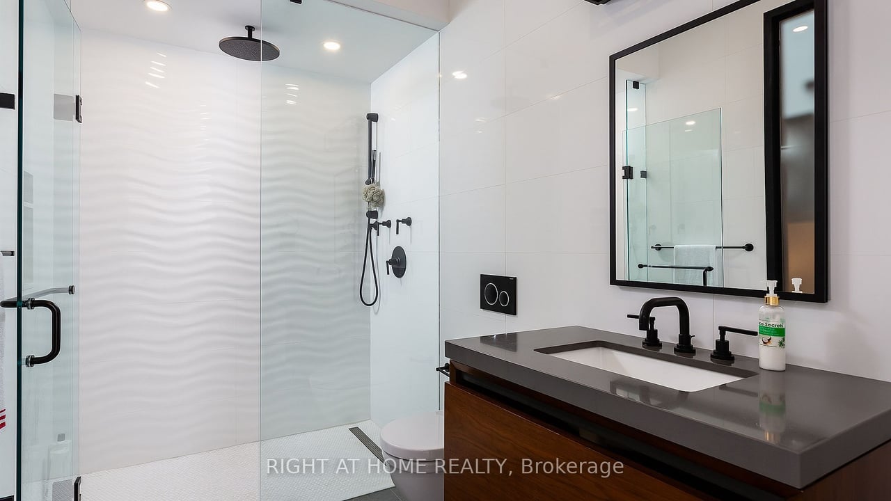 YORKVILLE FORESTY LUXURY