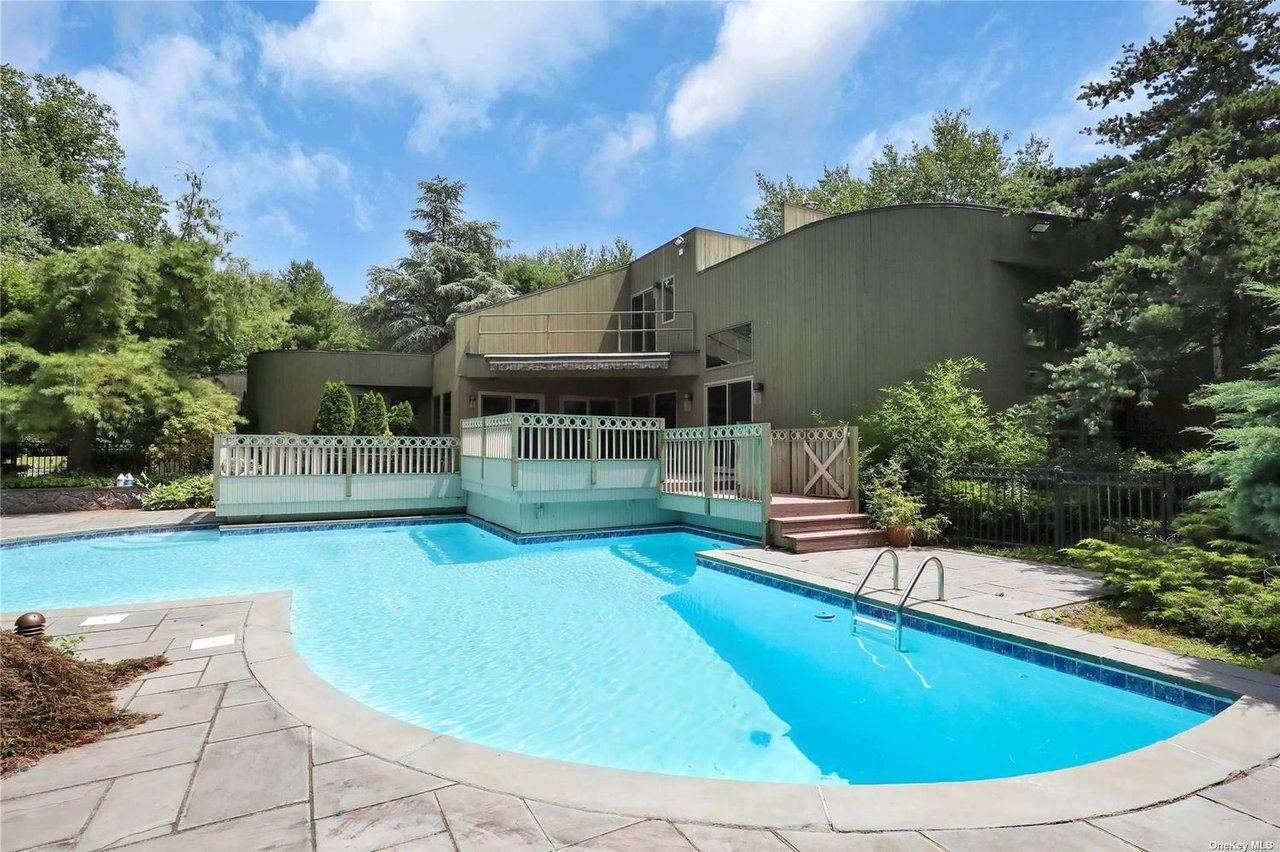 5 Carriage Dr
