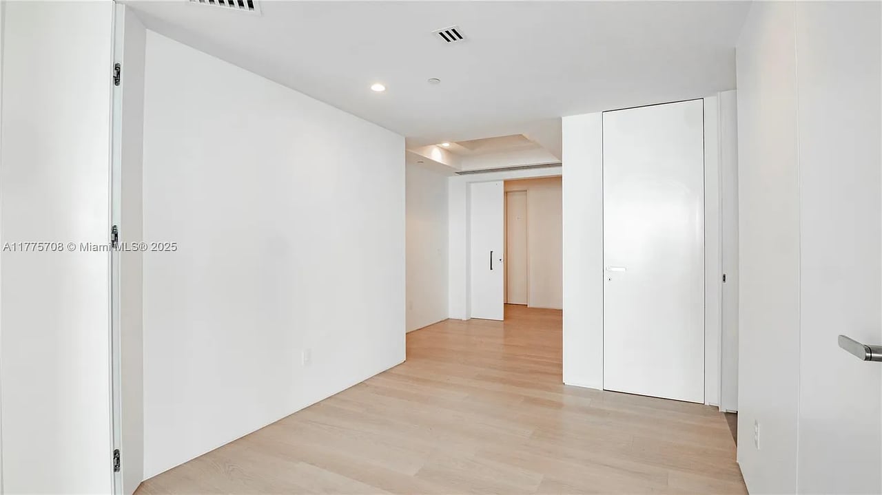 100 S Pointe Dr #1906/07