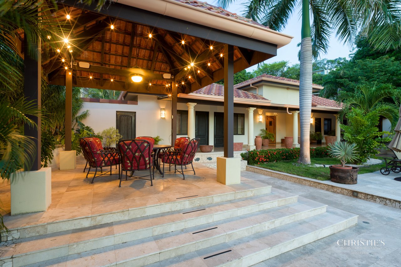 Casa Playa Bonita | Beachfront Luxury Estate in Playa Flamingo