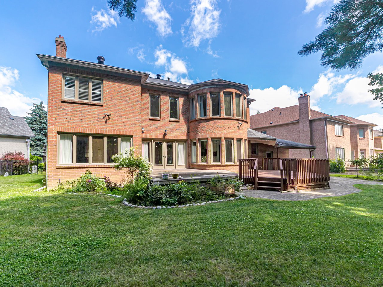 10 Edmund Crescent