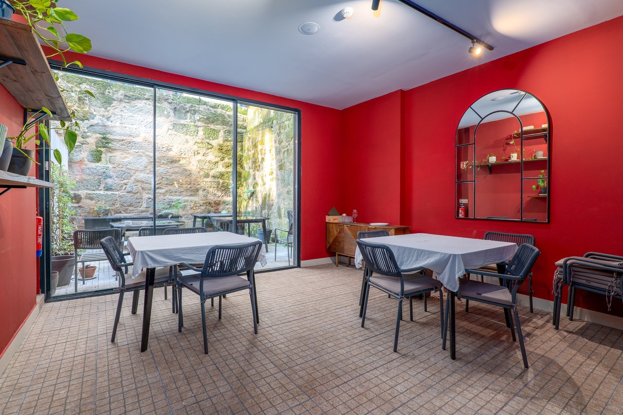 Prime Fine-Dining Restaurant Business Transfer (“Trespasse”) in Central Porto