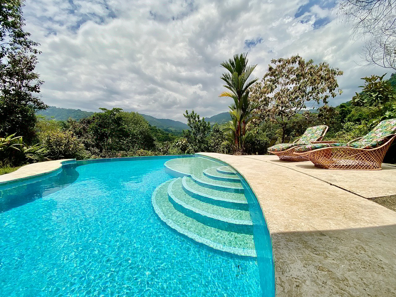 Charming 2-Bedroom Villa on 5 Acres with Creek Access and Income Potential