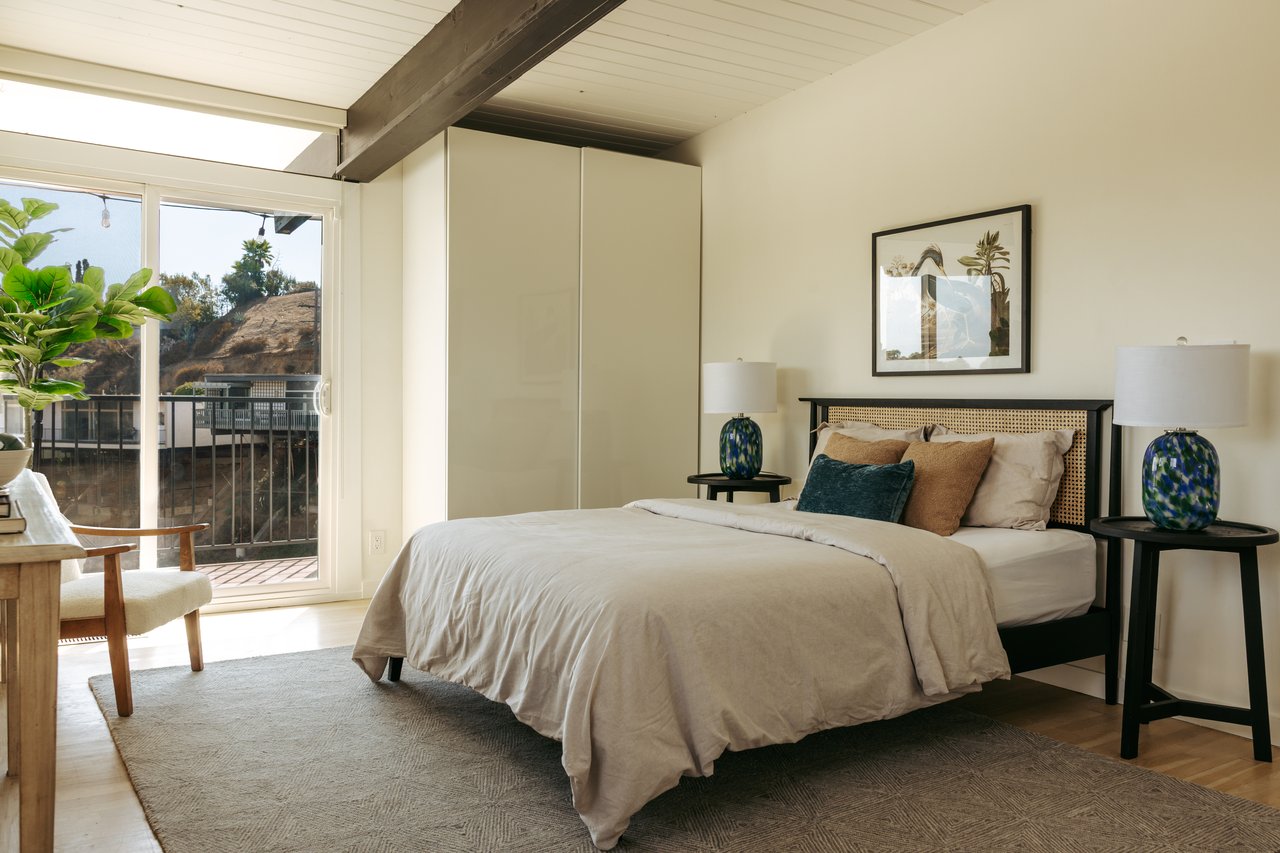 2808 Lambert Dr, Hollywood Hills 