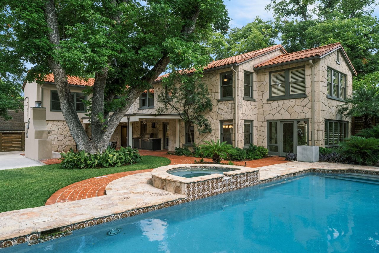 Luxury Property in Olmos Park