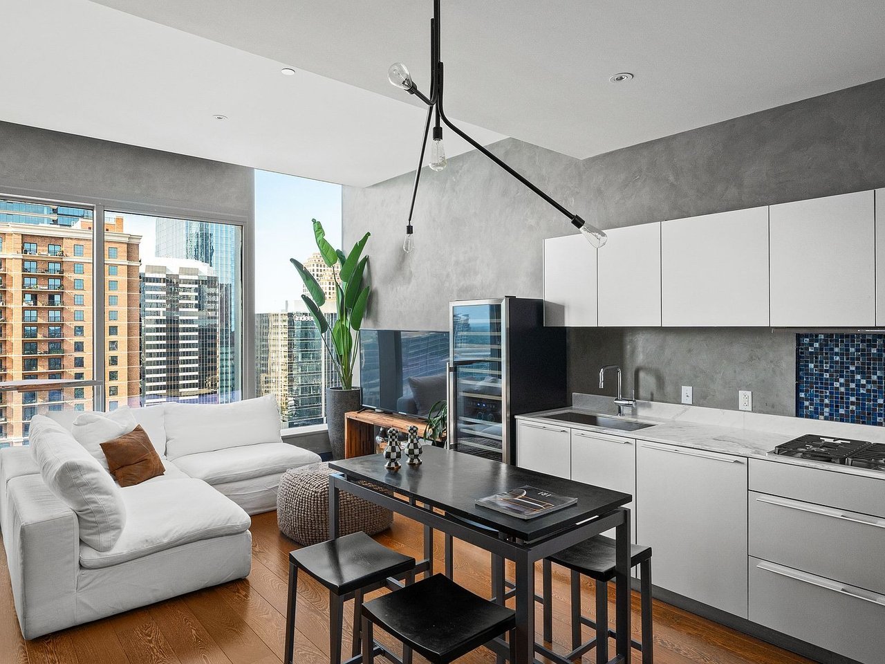 210 Lavaca St APT 2012