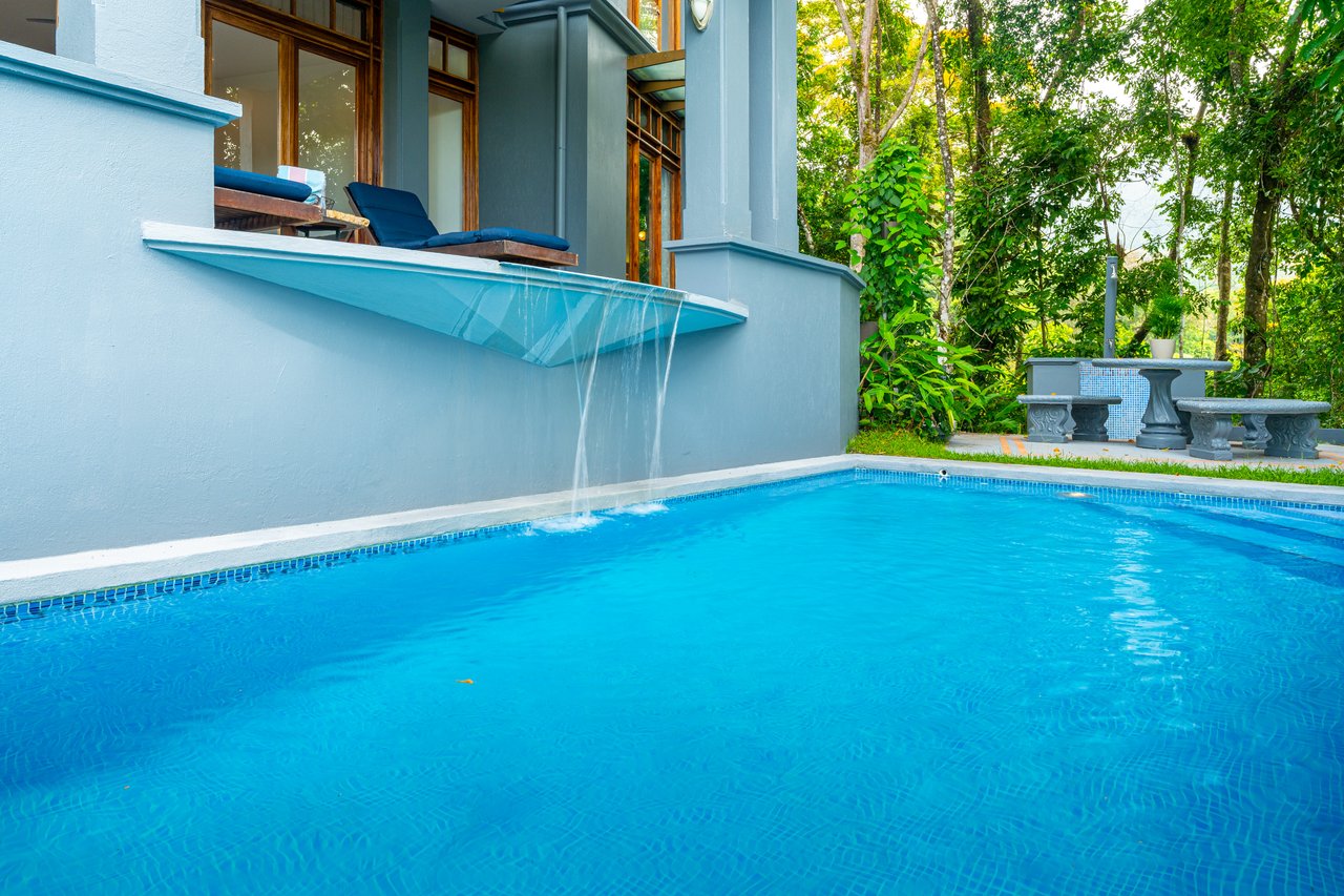 VILLA TURQUESA, MAJESTIC OASIS WITH EXTRA BUILDING SITE, CLOSE TO THE BEACH & WILDLIFE 